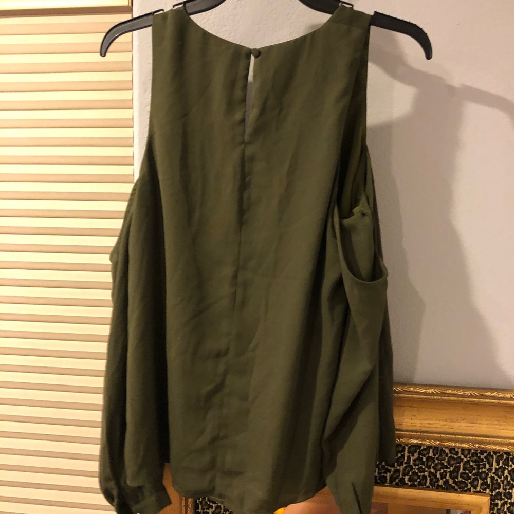 Cold Shoulder Top - Picture 4 of 5